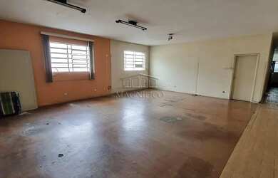 Imagem: O depósito possui 2 Vagas na garagem, 1.515m² de Área e