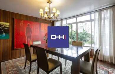 Imagem: A casa possui 4 Dormitórios, 5 Banheiros, 4 Vagas na garagem