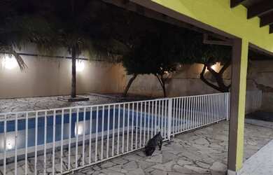 Imagem: A casa possui 3 Dormitórios, 3 Banheiros, 3 Vagas na garagem