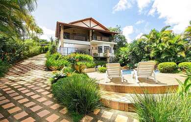 Imagem: A casa possui 4 Dormitórios, 4 Banheiros, 4 Vagas na garagem