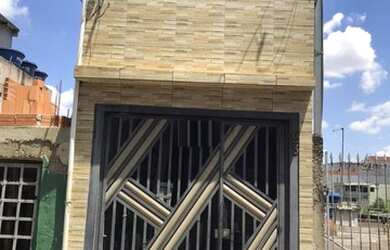 Imagem: A casa possui 2 Dormitórios, 1 Banheiro, 1 Vaga na garagem