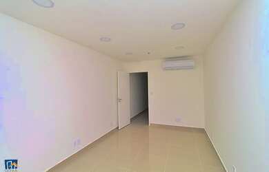 Imagem: O depósito possui 1 Vaga na garagem, 27m² de Área e está