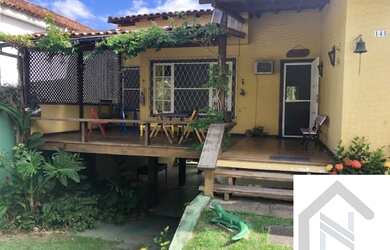 Imagem: A casa possui 3 Dormitórios, 2 Banheiros, 2 Vagas na garagem