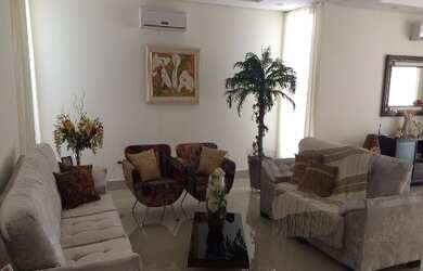 Imagem: A casa em condomínio possui 4 Dormitórios, 2 Banheiros, 4