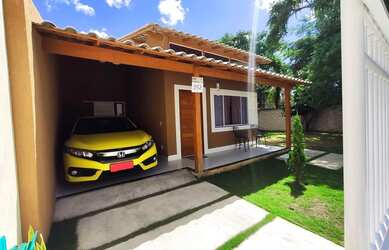 Imagem: A casa possui 3 Dormitórios, 3 Banheiros, 2 Vagas na garagem