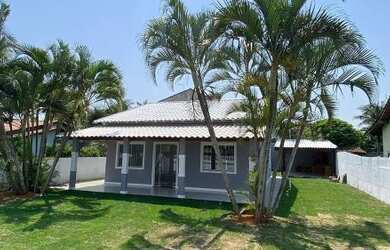 Imagem: A casa possui 2 Dormitórios, 3 Banheiros, 2 Vagas na garagem