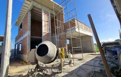 Imagem: A casa em condomínio possui 3 Dormitórios, 3 Banheiros, 2