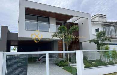 Imagem: A casa possui 3 Dormitórios, 5 Banheiros, 2 Vagas na garagem