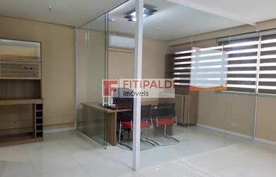 Imagem: O depósito possui 1 Vaga na garagem, 42m² de Área e está