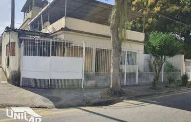 Imagem: A casa possui 3 Dormitórios, 3 Banheiros, 1 Vaga na garagem