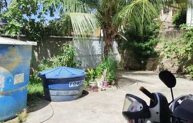 Imagem: A casa possui 3 Dormitórios, 2 Banheiros, 4 Vagas na garagem