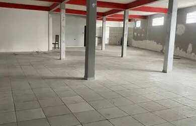 Imagem: O depósito possui 5 Vagas na garagem, 800m² de Área e está