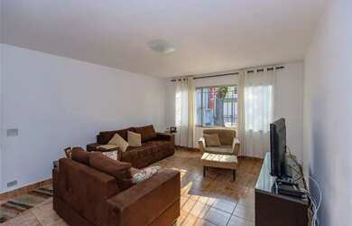 Imagem: A casa possui 3 Dormitórios, 3 Banheiros, 2 Vagas na garagem