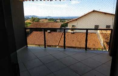 Imagem: A casa possui 3 Dormitórios, 4 Banheiros, 2 Vagas na garagem