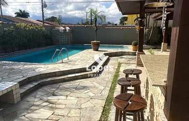 Imagem: A casa possui 3 Dormitórios, 3 Banheiros, 3 Vagas na garagem