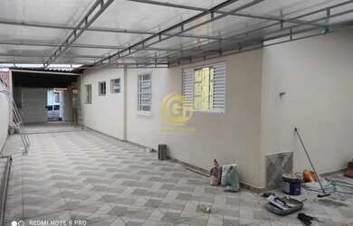 Imagem: A casa possui 4 Dormitórios, 1 Banheiro, 3 Vagas na garagem