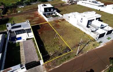 Imagem: O terreno à venda possui 414m² de Área e está localizado