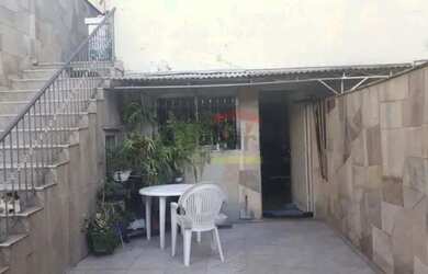 Imagem: A casa possui 3 Dormitórios, 4 Banheiros, 5 Vagas na garagem