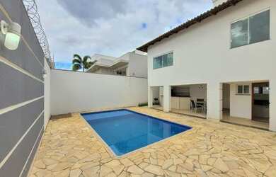 Imagem: A casa possui 3 Dormitórios, 5 Banheiros, 3 Vagas na garagem