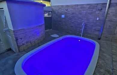 Imagem: A casa possui 2 Dormitórios, 3 Vagas na garagem e está localizado