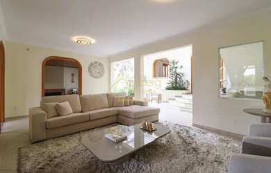 Imagem: A casa em condomínio possui 4 Dormitórios, 5 Banheiros, 4