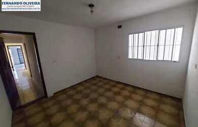 Imagem: A casa possui 3 Dormitórios, 2 Banheiros, 1 Vaga na garagem