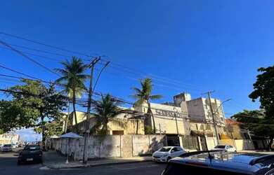 Imagem: A casa possui 5 Dormitórios, 2 Banheiros e 382m² de Área