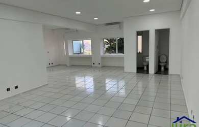 Imagem: O depósito possui 1 Vaga na garagem e 78m² de Área e está