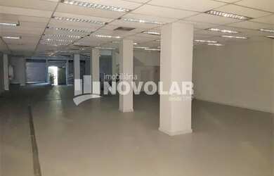 Imagem: O depósito à venda possui 5 Vagas na garagem e 609m² de Área