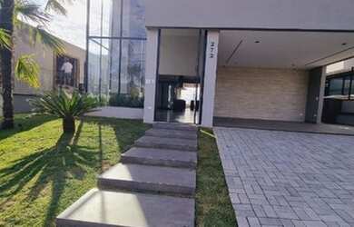 Imagem: A casa à venda possui 3 Dormitórios, 5 Banheiros, 4 Vagas