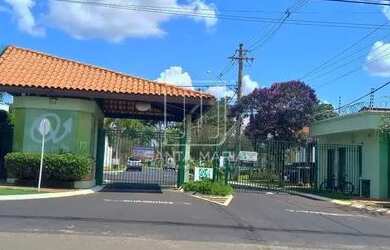 Imagem: A casa em condomínio possui 3 Dormitórios, 2 Banheiros, 2