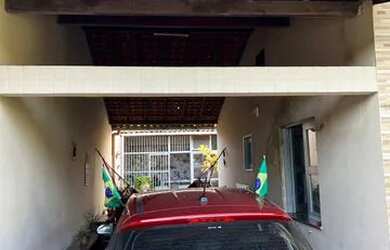 Imagem: A casa em condomínio possui 4 Dormitórios, 2 Banheiros, 3