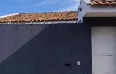 Imagem: A casa possui 2 Dormitórios, 1 Banheiro, 5 Vagas na garagem