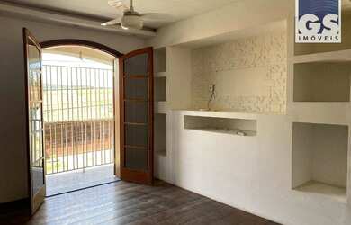 Imagem: A casa possui 2 Dormitórios, 2 Banheiros, 2 Vagas na garagem