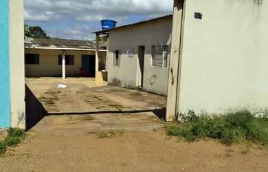 Imagem: A casa possui 1 Dormitório, 1 Banheiro, 2 Vagas na garagem