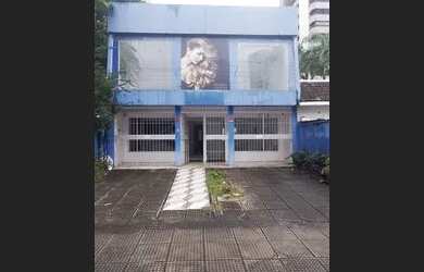 Imagem: A casa possui 3 Dormitórios, 2 Banheiros, 200m² de Área e