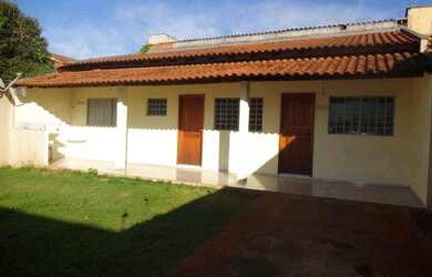 Imagem: A casa possui 1 Dormitório, 1 Banheiro, 4 Vagas na garagem