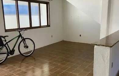 Imagem: A casa possui 1 Dormitório, 1 Banheiro e 2 Vagas na garagem