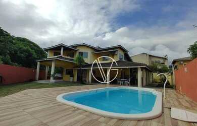 Imagem: A casa possui 4 Dormitórios, 5 Banheiros, 3 Vagas na garagem