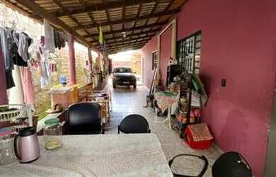 Imagem: A casa possui 2 Dormitórios, 1 Banheiro, 1 Vaga na garagem