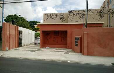 Imagem: O depósito possui 5 Vagas na garagem, 300m² de Área e está