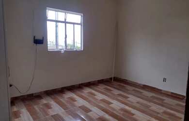 Imagem: A casa possui 2 Dormitórios, 1 Banheiro, 2 Vagas na garagem