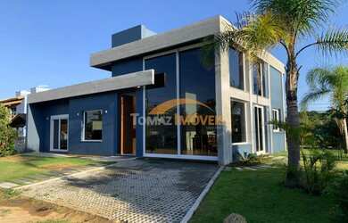 Imagem: A casa possui 2 Dormitórios, 2 Banheiros, 1 Vaga na garagem