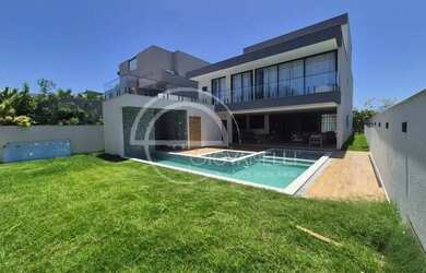 Imagem: A casa em condomínio possui 4 Dormitórios, 3 Banheiros, 4