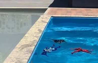 Imagem: A casa possui 3 Dormitórios, Acomodam 12 pessoas, 4 Vagas na