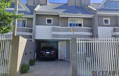 Imagem: A casa possui 3 Dormitórios, 2 Banheiros, 2 Vagas na garagem