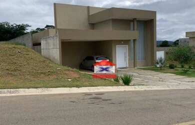 Imagem: A casa em condomínio possui 3 Dormitórios, 3 Banheiros, 260m²