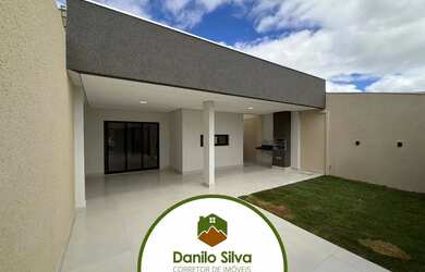 Imagem: A casa possui 3 Dormitórios, 2 Banheiros, 3 Vagas na garagem