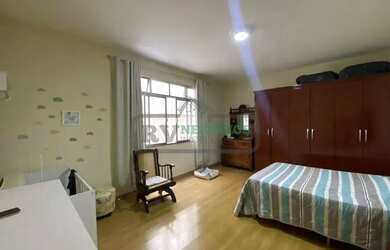 Imagem: A casa possui 4 Dormitórios, 2 Banheiros, 1 Vaga na garagem