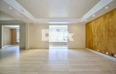 Imagem: O apartamento possui 4 Dormitórios, 4 Banheiros, 1 Vaga na